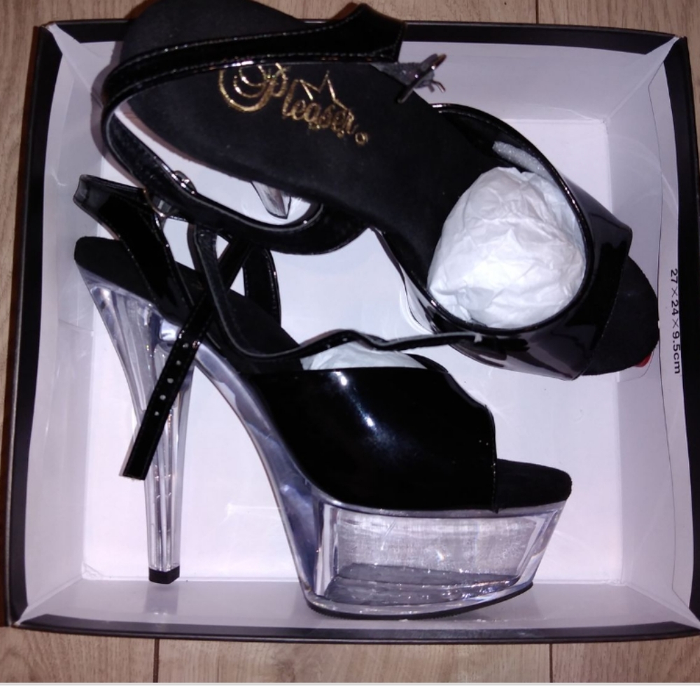 Pole dancing patin leather shoes by pleaser